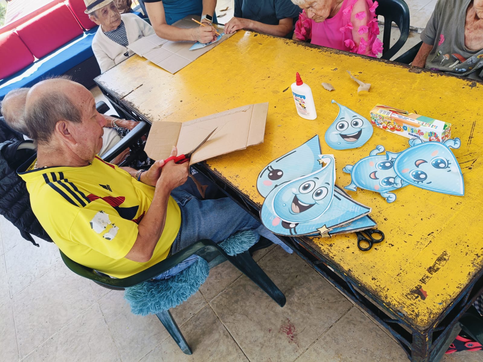 Adultos mayores de la fundación