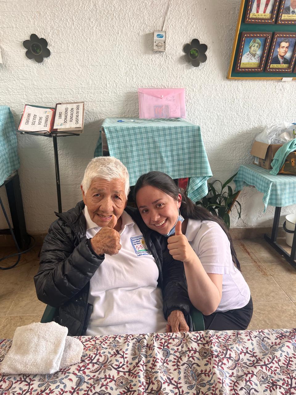 Adultos mayores de la fundación