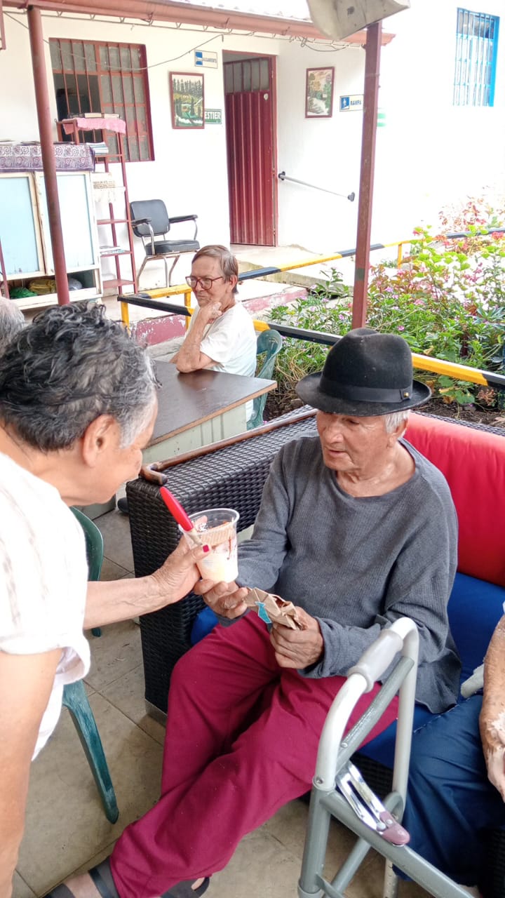 Abuelitos de la fundación