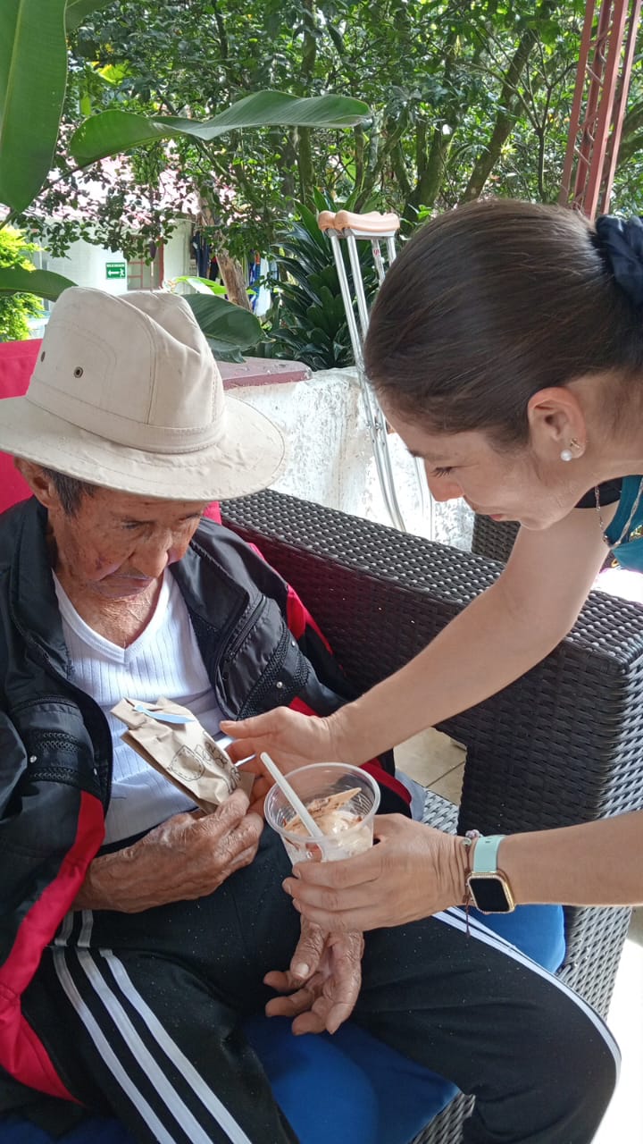 Abuelitos de la fundación